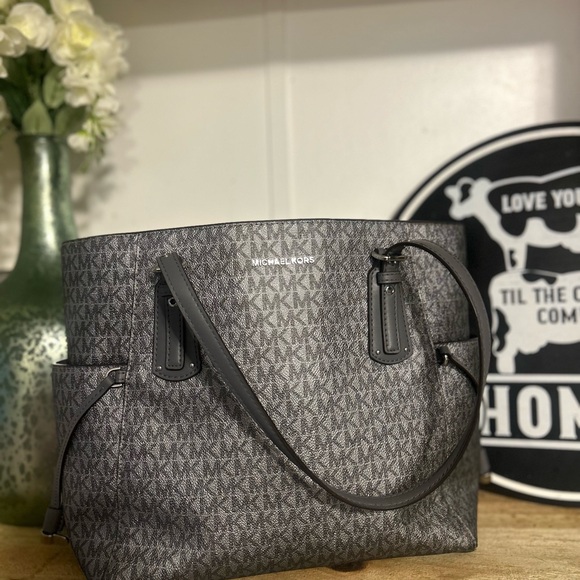 Michael Kors Black and Gray Signature Tote - Picture 1 of 4